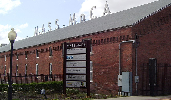 Ozzie's Glass Studio In The Berkshires, Gift Shops In The Berkshires, Glass Blowing Berkshires