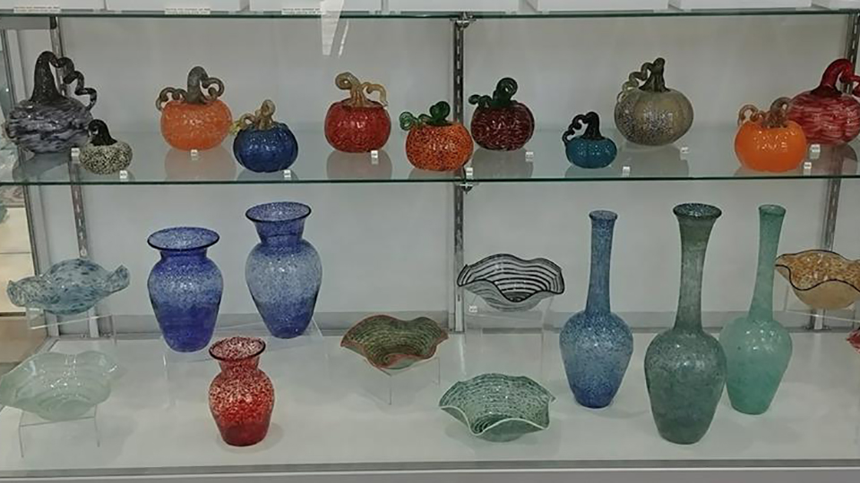 Ozzie's Glass Studio In The Berkshires, Gift Shops In The Berkshires, Glass Blowing Berkshires