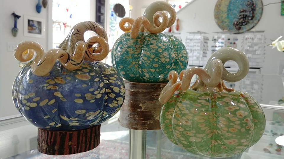Ozzie's Glass Studio In The Berkshires, Gift Shops In The Berkshires, Glass Blowing Berkshires