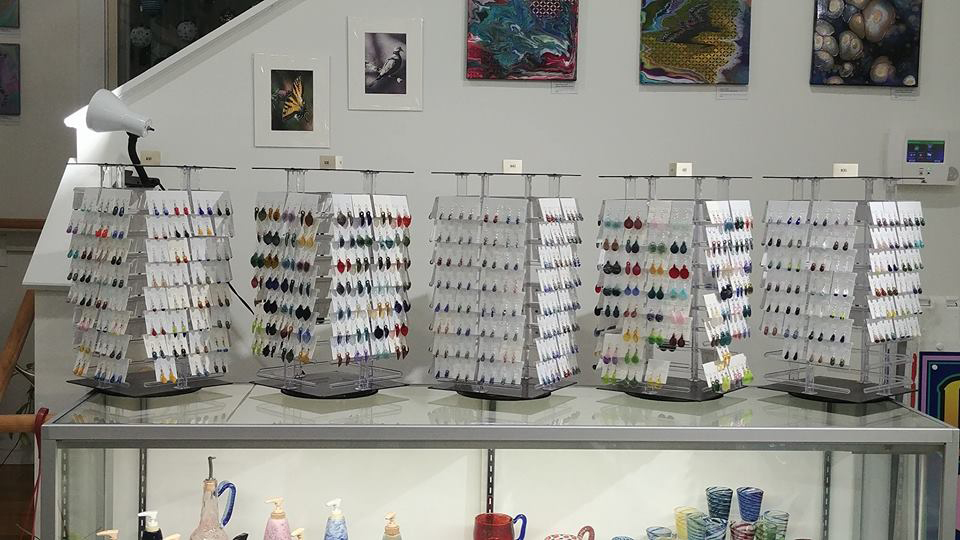 Ozzie's Glass Studio In The Berkshires, Gift Shops In The Berkshires, Glass Blowing Berkshires